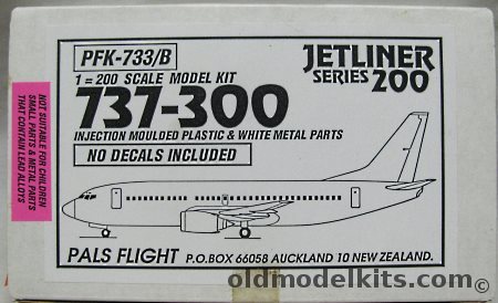 Pals Flight 1/200 Boeing 737-300, PFK-733B plastic model kit